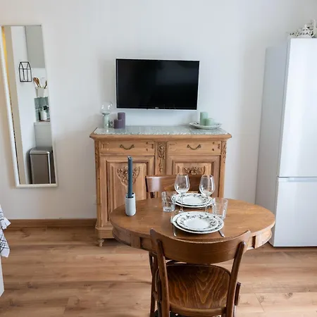 La Biggy - Sleep In *