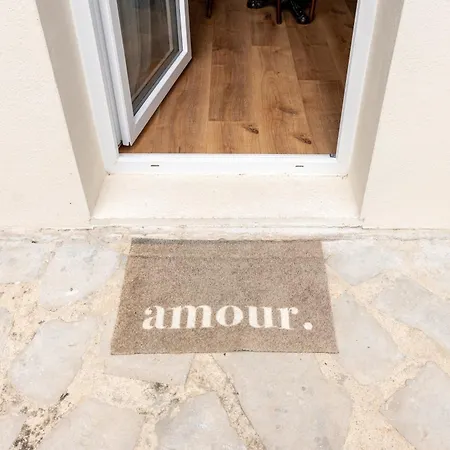 La Biggy - Sleep In Apartment