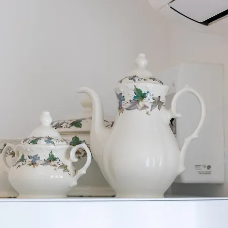 La Biggy - Sleep In Apartment *