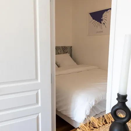La Biggy - Sleep In Apartment