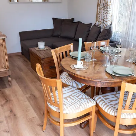 La Biggy - Sleep In Apartment